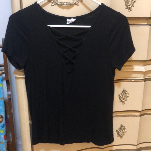 criss cross black top - Picture 3 of 4